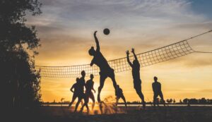 Actief samenwerken: hoe sport en bewegen de teamsfeer op het werk verbeteren
